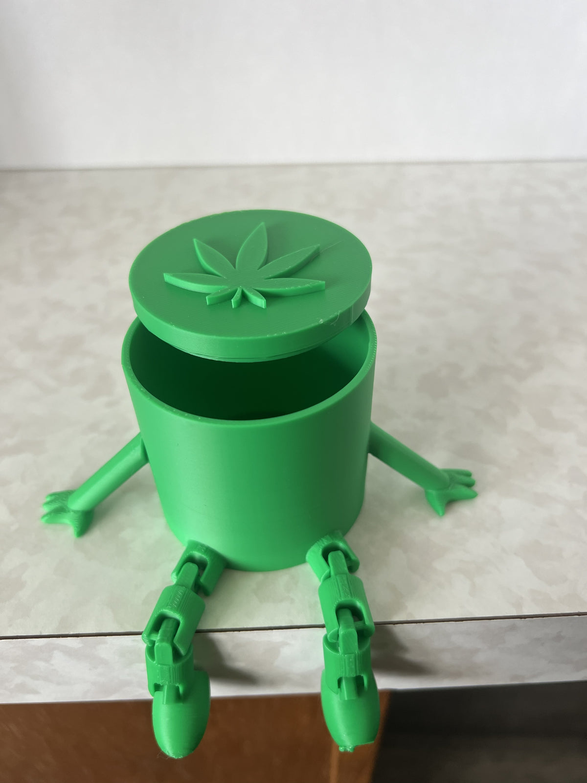 Weed Container Shelf Sitter